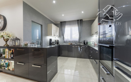 RealityDS - PRE NÁROČNEJŠÍCH !!! Predaj 5 izb. RD s garážou na 6,65 á pozemku, Kvetoslavov - Rozárium