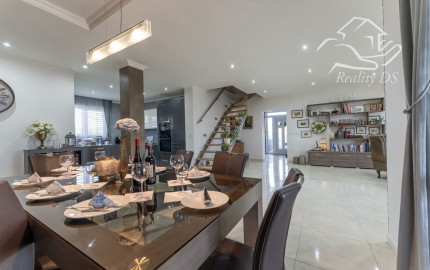 RealityDS - PRE NÁROČNEJŠÍCH !!! Predaj 5 izb. RD s garážou na 6,65 á pozemku, Kvetoslavov - Rozárium