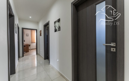 RealityDS - PRE NÁROČNEJŠÍCH !!! Predaj 5 izb. RD s garážou na 6,65 á pozemku, Kvetoslavov - Rozárium