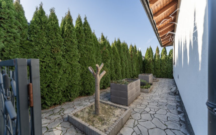 RealityDS - PRE NÁROČNEJŠÍCH !!! Predaj 5 izb. RD s garážou na 6,65 á pozemku, Kvetoslavov - Rozárium