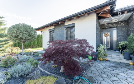 RealityDS - PRE NÁROČNEJŠÍCH !!! Predaj 5 izb. RD s garážou, prístreškom na 6,65 á pozemku, Kvetoslavov - Rozárium