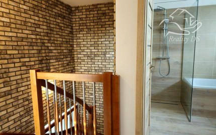 RK RealityDS - PREDAJ NOVÝ 4 izb. byt, 123 m2 + malá oplotená záhradka na relax + 2x parkovacia plocha v OV =nová cena =259.500,-€ !!!