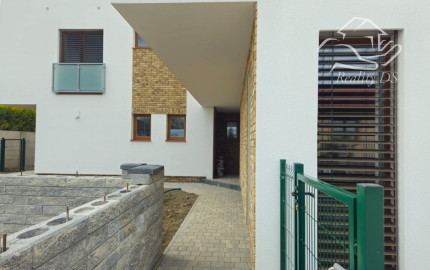 RK RealityDS - PREDAJ NOVÝ 4 izb. byt, 123 m2 + malá oplotená záhradka na relax + 2x parkovacia plocha v OV =nová cena =259.500,-€ !!!