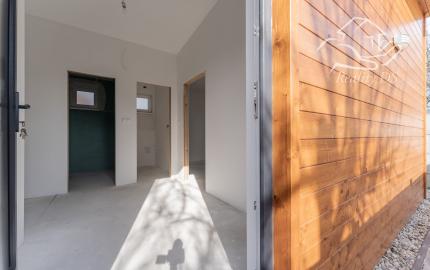 RealityDS - PREDAJ moderná celoročne obyv. chatka so 170 m2 pozemkom, Bodíky AKCIA!