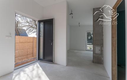 RealityDS - PREDAJ moderná celoročne obyv. chatka so 170 m2 pozemkom, Bodíky AKCIA!