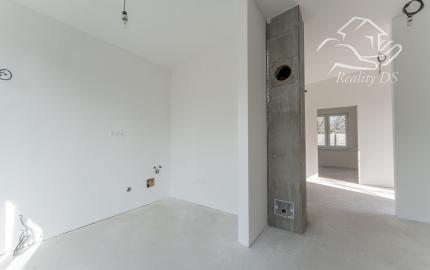 RealityDS - PREDAJ moderná celoročne obyv. chatka so 170 m2 pozemkom, Bodíky AKCIA!