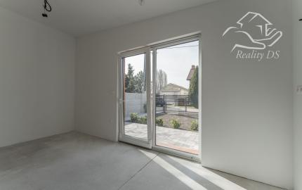 RealityDS - PREDAJ moderná celoročne obyv. chatka so 170 m2 pozemkom, Bodíky AKCIA!