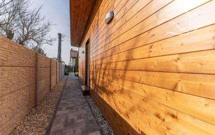 RealityDS - PREDAJ moderná celoročne obyv. chatka so 170 m2 pozemkom, Bodíky AKCIA!