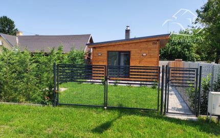 RealityDS - PREDAJ moderná celoročne obyv. chatka so 170 m2 pozemkom, Bodíky AKCIA!