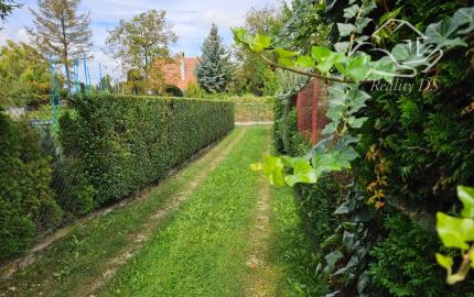 PREDANÁ - RealityDS - Predaj rekreačného pozemku 400 m2 s letnou drevenou chatkou !!!, 65990,- € Dobrohošť