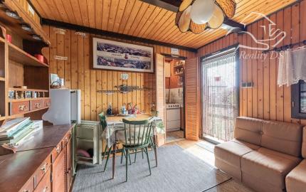 PREDANÁ - RealityDS - Predaj rekreačného pozemku 400 m2 s letnou drevenou chatkou !!!, 65990,- € Dobrohošť