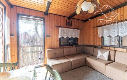 PREDANÁ - RealityDS - Predaj rekreačného pozemku 400 m2 s letnou drevenou chatkou !!!, 65990,- € Dobrohošť