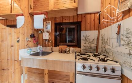 PREDANÁ - RealityDS - Predaj rekreačného pozemku 400 m2 s letnou drevenou chatkou !!!, 65990,- € Dobrohošť