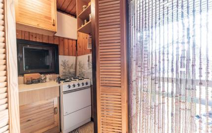 PREDANÁ - RealityDS - Predaj rekreačného pozemku 400 m2 s letnou drevenou chatkou !!!, 65990,- € Dobrohošť