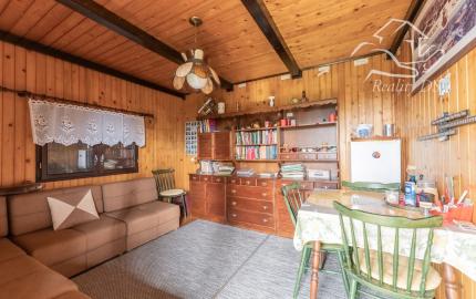 PREDANÁ - RealityDS - Predaj rekreačného pozemku 400 m2 s letnou drevenou chatkou !!!, 65990,- € Dobrohošť