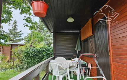 PREDANÁ - RealityDS - Predaj rekreačného pozemku 400 m2 s letnou drevenou chatkou !!!, 65990,- € Dobrohošť