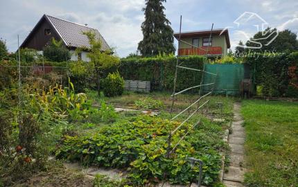 PREDANÁ - RealityDS - Predaj rekreačného pozemku 400 m2 s letnou drevenou chatkou !!!, 65990,- € Dobrohošť