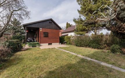 PREDANÁ - RealityDS - Predaj rekreačného pozemku 400 m2 s letnou drevenou chatkou !!!, 65990,- € Dobrohošť