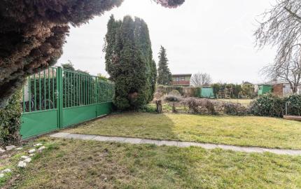 PREDANÁ - RealityDS - Predaj rekreačného pozemku 400 m2 s letnou drevenou chatkou !!!, 65990,- € Dobrohošť
