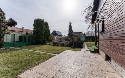PREDANÁ - RealityDS - Predaj rekreačného pozemku 400 m2 s letnou drevenou chatkou !!!, 65990,- € Dobrohošť