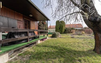 PREDANÁ - RealityDS - Predaj rekreačného pozemku 400 m2 s letnou drevenou chatkou !!!, 65990,- € Dobrohošť