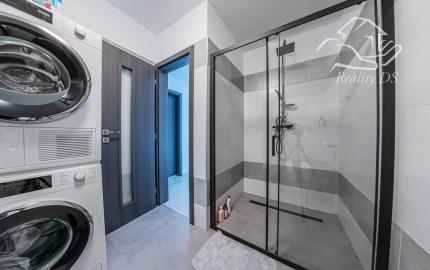 RealityDS - Štýlový 2-izbový byt v Košútoch s balkónom – ideálny na investíciu alebo prvé bývanie na PREDAJ