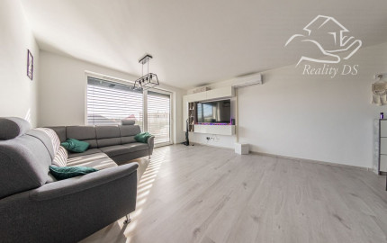 RealityDS - Štýlový 2-izbový byt v Košútoch s balkónom – ideálny na investíciu alebo prvé bývanie na PREDAJ