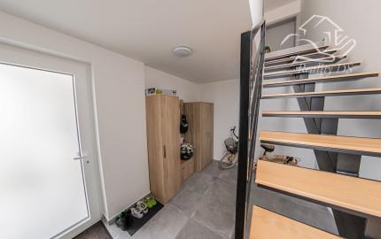 RealityDS - Štýlový 2-izbový byt v Košútoch s balkónom – ideálny na investíciu alebo prvé bývanie na PREDAJ