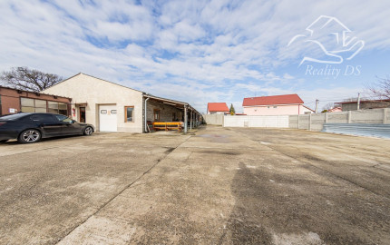 RealityDS - Prenájom/ Predaj - zabehnutá stolárska dieľňa, vs. Skladový areál, s 1641 m2 pozemkom v OV, Gabčíkovo