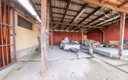 RealityDS - Prenájom/ Predaj - zabehnutá stolárska dieľňa, vs. Skladový areál, s 1641 m2 pozemkom v OV, Gabčíkovo