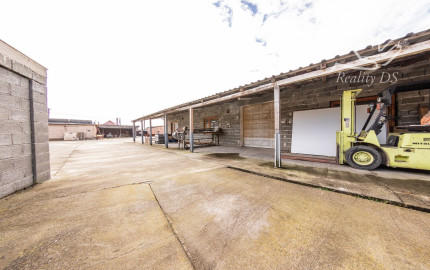 RealityDS - Prenájom/ Predaj - zabehnutá stolárska dieľňa, vs. Skladový areál, s 1641 m2 pozemkom v OV, Gabčíkovo