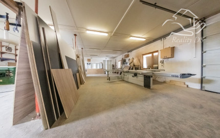 RealityDS - Prenájom/ Predaj - zabehnutá stolárska dieľňa, vs. Skladový areál, s 1641 m2 pozemkom v OV, Gabčíkovo