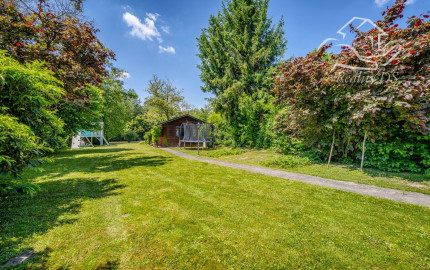 RealityDS - PREDAJ - pozemok s rekreačnou chatou priamo pri vode v Potônskych Lúkach!