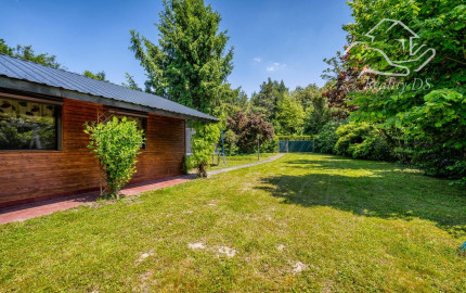 RealityDS - PREDAJ - pozemok s rekreačnou chatou priamo pri vode v Potônskych Lúkach!