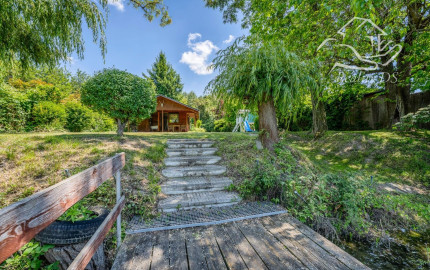 RealityDS - PREDAJ - pozemok s rekreačnou chatou priamo pri vode v Potônskych Lúkach!