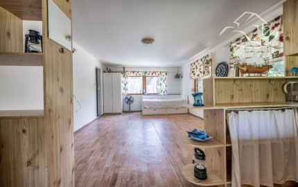 RealityDS - PREDAJ - pozemok s rekreačnou chatou priamo pri vode v Potônskych Lúkach!