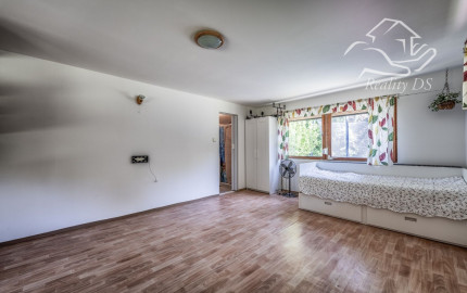 RealityDS - PREDAJ - pozemok s rekreačnou chatou priamo pri vode v Potônskych Lúkach!