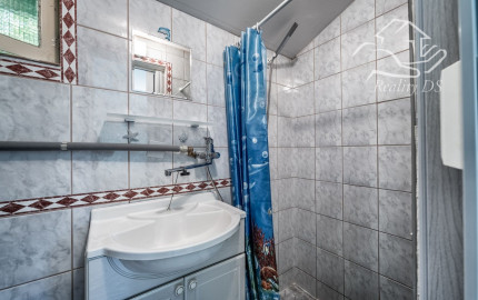 RealityDS - PREDAJ - pozemok s rekreačnou chatou priamo pri vode v Potônskych Lúkach!