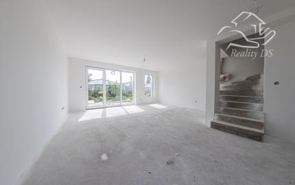 RealityDS - Predaj 4 izb. dvojpodlaž. novostavby RD so záhradou, 2x parkovacie státie, Šamorín