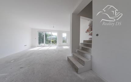 RealityDS - Predaj 4 izb. dvojpodlaž. novostavby RD so záhradou, 2x parkovacie státie, Šamorín