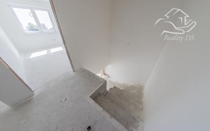 RealityDS - Predaj 4 izb. dvojpodlaž. novostavby RD so záhradou, 2x parkovacie státie, Šamorín