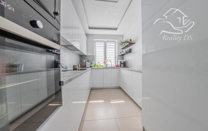 RealityDS - Predaj 4 izb. dvojpodlaž. novostavby RD so záhradou, 2x parkovacie státie, Šamorín