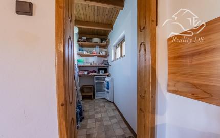 REZERVOVANÁ - RealityDS - Predaj kompletne zariadenej, podpivničenej rekreačnej chaty, prístreškom pre auto, altánkom, drevárničkou, grilom, so 6,88á pozemkom v OV, Gabčíkovo VEĽKÁ ZĽAVA !!!