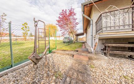 REZERVOVANÁ - RealityDS - Predaj kompletne zariadenej, podpivničenej rekreačnej chaty, prístreškom pre auto, altánkom, drevárničkou, grilom, so 6,88á pozemkom v OV, Gabčíkovo VEĽKÁ ZĽAVA !!!