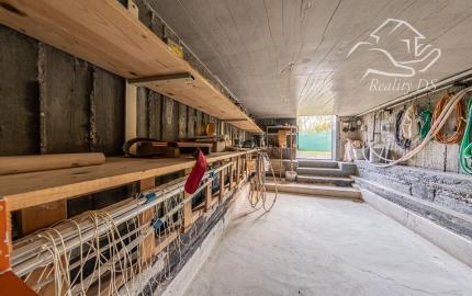 REZERVOVANÁ - RealityDS - Predaj kompletne zariadenej, podpivničenej rekreačnej chaty, prístreškom pre auto, altánkom, drevárničkou, grilom, so 6,88á pozemkom v OV, Gabčíkovo VEĽKÁ ZĽAVA !!!