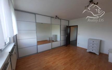 RealityDS - PRENÁJOM zrekonštruovaného 3 izb. bytu, 76 m2 + loggia + 13 m2 pivnica, Cintorínska ulica