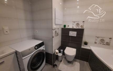 RealityDS - PRENÁJOM zrekonštruovaného 3 izb. bytu, 76 m2 + loggia + 13 m2 pivnica, Cintorínska ulica