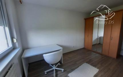 RealityDS - PRENÁJOM zrekonštruovaného 3 izb. bytu, 76 m2 + loggia + 13 m2 pivnica, Cintorínska ulica