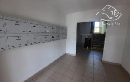 RealityDS - PRENÁJOM zrekonštruovaného 3 izb. bytu, 76 m2 + loggia + 13 m2 pivnica, Cintorínska ulica