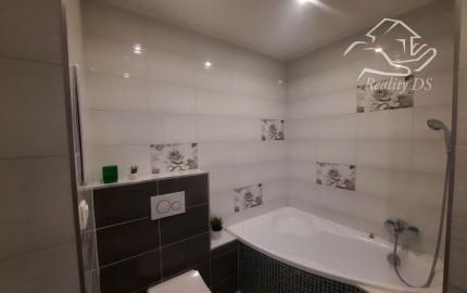 RealityDS - PRENÁJOM zrekonštruovaného 3 izb. bytu, 76 m2 + loggia + 13 m2 pivnica, Cintorínska ulica